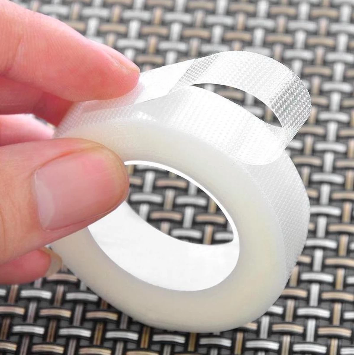 Own Commerce - Beauty Tape - Huidvriendelijk - Fashion Tape - 450 Cm - Voor Strakke Eyeliner - Ooglidsticker 4 Own Commerce - Beauty Tape - Huidvriendelijk - Fashion Tape - 450 Cm - Voor Strakke Eyeliner - Ooglidsticker - Afbeelding 4