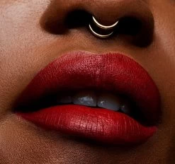 MAC RETRO MATTE LIQUID LIPSTICK - FEELS SO GRAND -Make-Up Poeder Verkoop 1200x1125 5