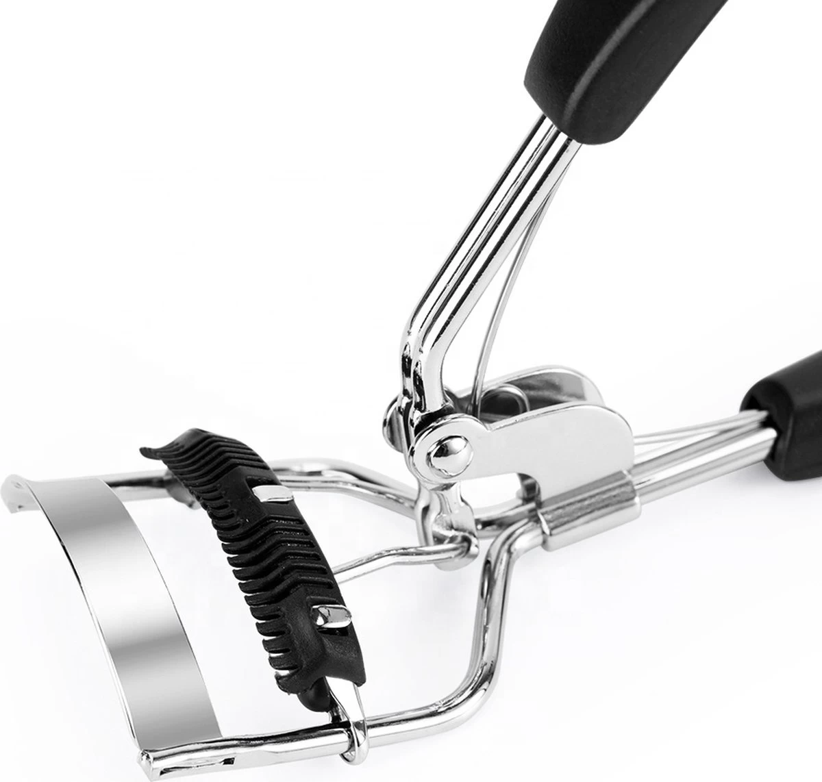 INTER-ESQUE® Wimperkruller Met Kam - Eyelash Curler + 5x Gratis Extra Siliconen Pad - Zwart/Zilver 7 INTER-ESQUE® Wimperkruller Met Kam - Eyelash Curler + 5x Gratis Extra Siliconen Pad - Zwart/Zilver - Afbeelding 7