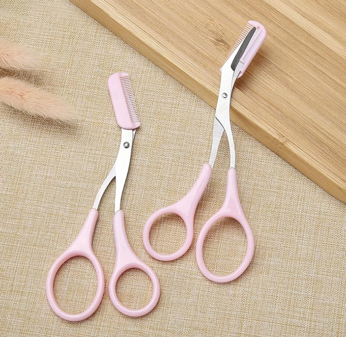 Without Lemons | Wenkbrauwschaar | Wenkbrauw Trimmer | Browshaper | BeautyTool | Gezichts Schaar | Dames| Ontharing | Design | Roze 5 Without Lemons | Wenkbrauwschaar | Wenkbrauw Trimmer | Browshaper | BeautyTool | Gezichts Schaar | Dames| Ontharing | Design | Roze - Afbeelding 5