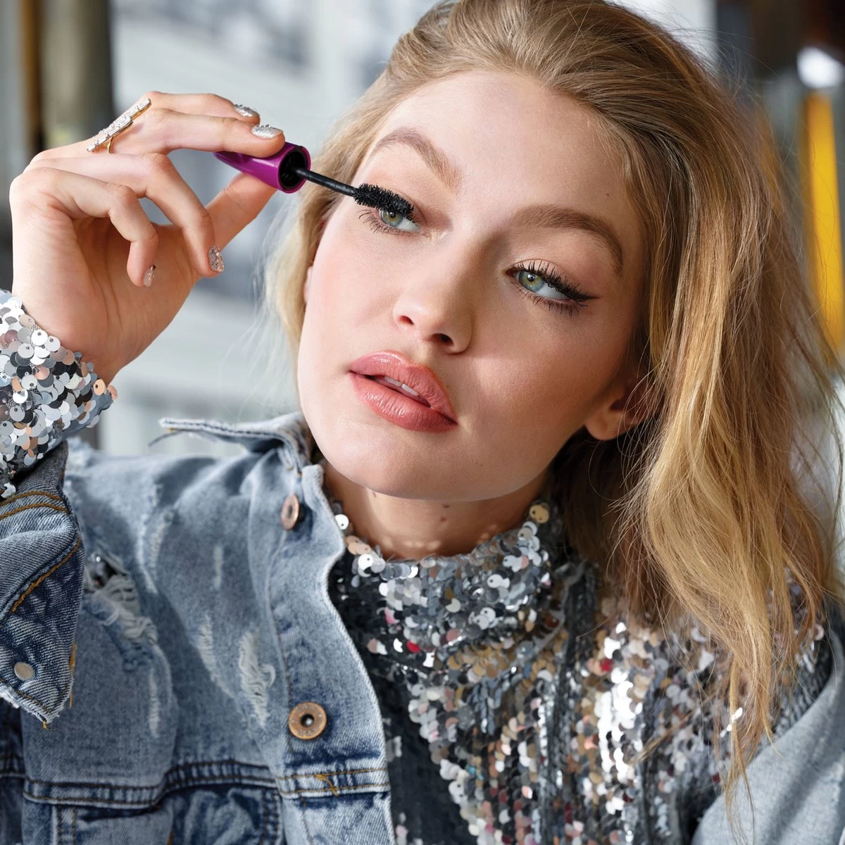 Maybelline Volum'Express Falsies - Zwart - Mascara 8 Maybelline Volum'Express Falsies - Zwart - Mascara - Afbeelding 8