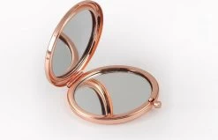 Merkloos Blossom Roségoud Make-up Spiegel | Compacte Zakspiegel Met Gepersonaliseerde Naam | Make Up Spiegel - Zakspiegel - Tas Spiegel - Hand Spiegel - Mini Spiegel - Kleine Spiegel 5 Merkloos Blossom Roségoud Make-up Spiegel | Compacte Zakspiegel Met Gepersonaliseerde Naam | Make Up Spiegel - Zakspiegel - Tas Spiegel - Hand Spiegel - Mini Spiegel - Kleine Spiegel -Make-Up Poeder Verkoop 1200x771 1