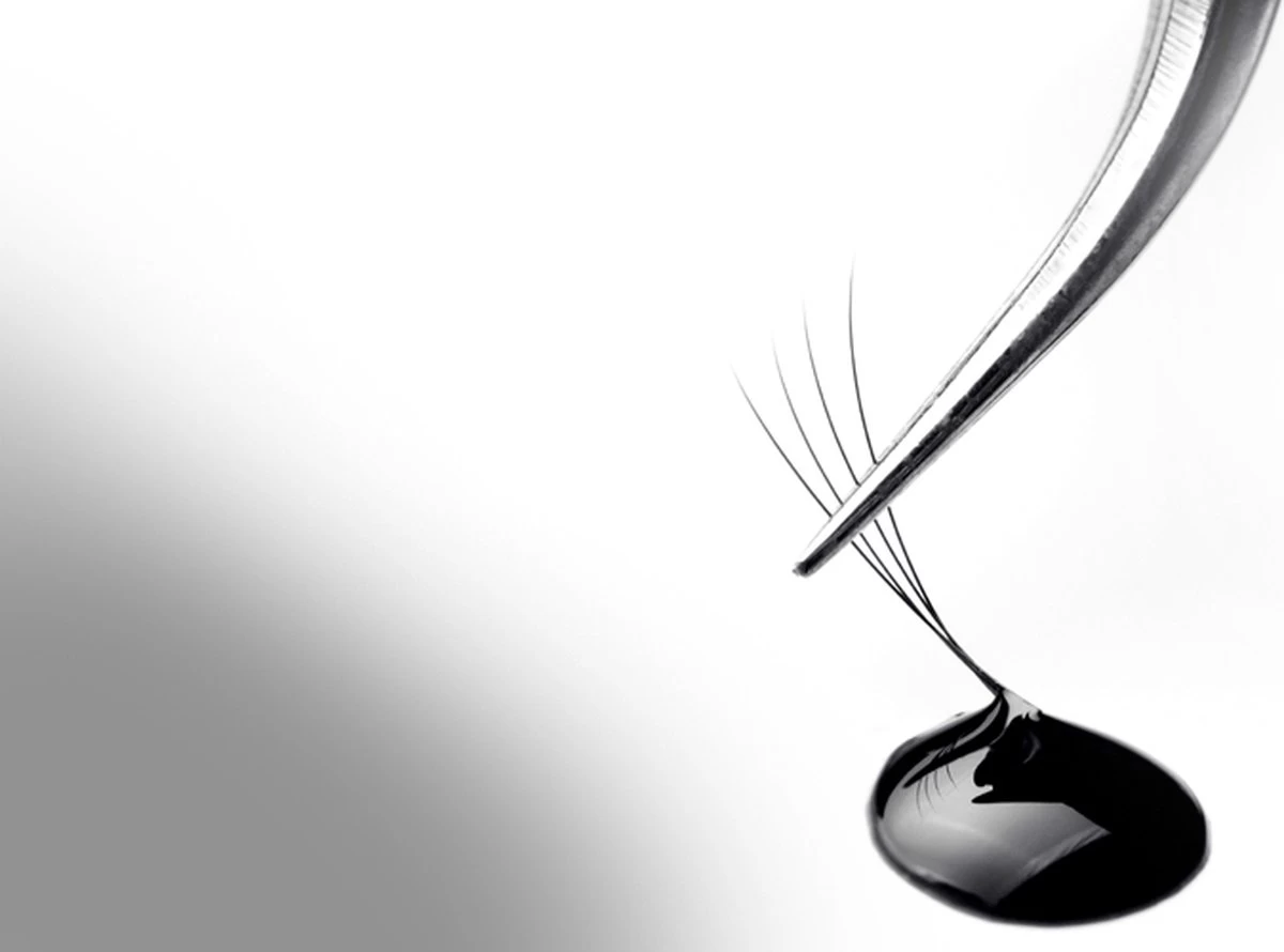 Lavertu Cosmetics - Wimperlijm - Wimperextensionslijm - 1-2sec Droogtijd - Langhoudend - Geen Irritatie - 9 Weken Retentie - Te Gebruiken In Moeilijke Omgevingsfactoren - 10ML 2 Lavertu Cosmetics - Wimperlijm - Wimperextensionslijm - 1-2sec Droogtijd - Langhoudend - Geen Irritatie - 9 Weken Retentie - Te Gebruiken In Moeilijke Omgevingsfactoren - 10ML - Afbeelding 2