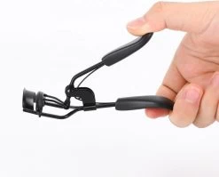 INTER-ESQUE® Wimperkruller - Eyelash Curler + 5x Gratis Extra Siliconen Pad - Zwart 11 INTER-ESQUE® Wimperkruller - Eyelash Curler + 5x Gratis Extra Siliconen Pad - Zwart -Make-Up Poeder Verkoop 1200x965 4