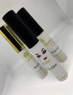 Luxuryqueenlashes Wimperlijm - Clear, Doorzichtig (2st) (NIEUWE VERPAKKING) 7 Luxuryqueenlashes Wimperlijm - Clear, Doorzichtig (2st) (NIEUWE VERPAKKING) -Make-Up Poeder Verkoop 921x1200 1