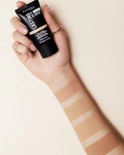 Rimmel London Lasting Matte Foundation - 200 Soft Beige -Make-Up Poeder Verkoop 960x1200 4