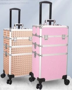 Kapper Koffer Gouden Kleur | Nagel | Visagist | Make-up | Cosmetica | Schminken | Trolley Stevig En Gemaakt Van Aluminium | 3 Delig | 8 Wielen | Bedekt Met Mooie Diamantjes -Make-Up Poeder Verkoop 967x1200 1